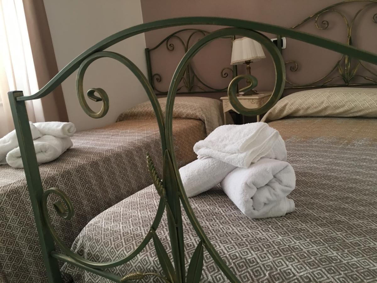 La Corte Del Re Borbone Panzió Caserta Kültér fotó